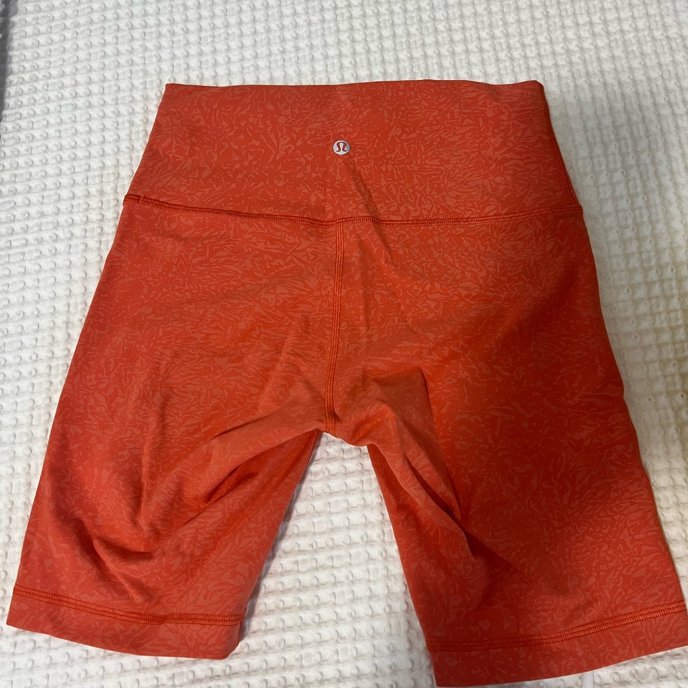 Lululemon Wunder Train High Rise Short 8" - size 6